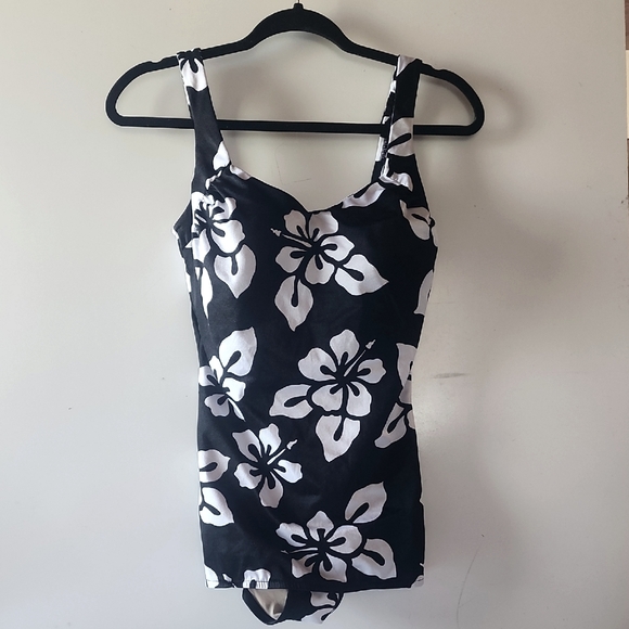 Maxine Of Hollywood, Floral Black and White Swimsuit. - Picture 6 of 7